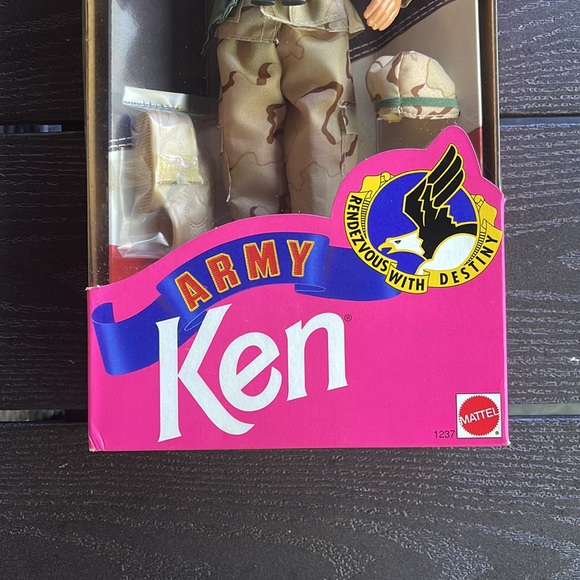 NRFB Vintage 1992 Army Ken Doll - Picture 4 of 12